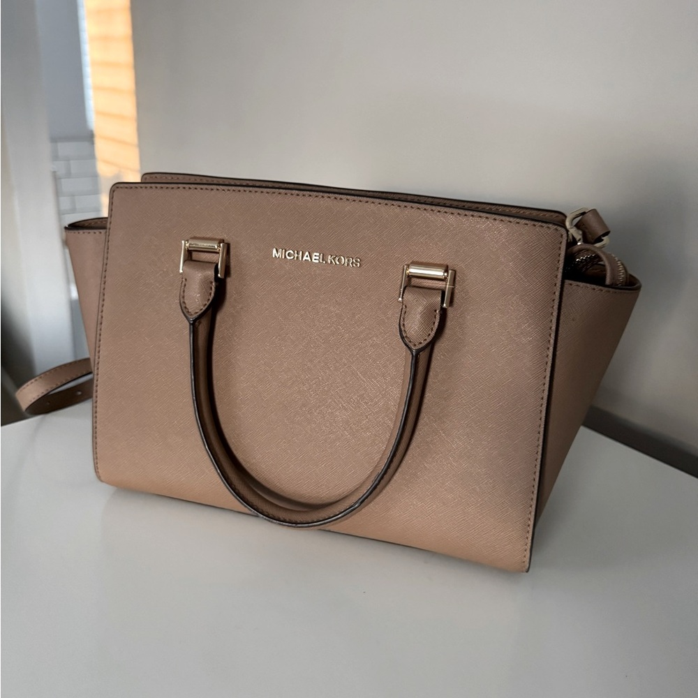 Michael Kors medium purse, beige